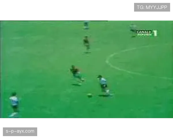 贝肯鲍尔回顾：从绿茵传奇到战术大师的辉煌征程